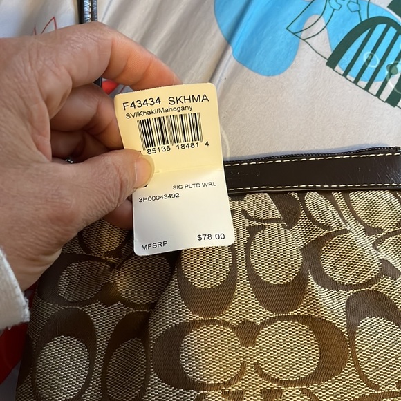 Amazing Vintage Coach Bag w/ brand new matching wristlet - Picture 15 of 16